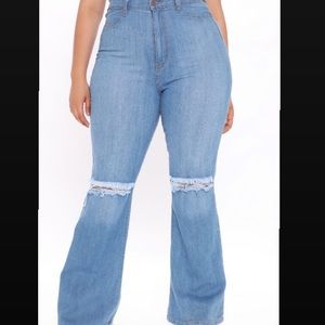 FASHION NOVA FLARE JEANS